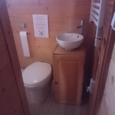 Деревянный коттедж Roulotte *