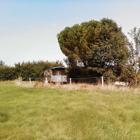 Деревянный коттедж Roulotte Marnefer