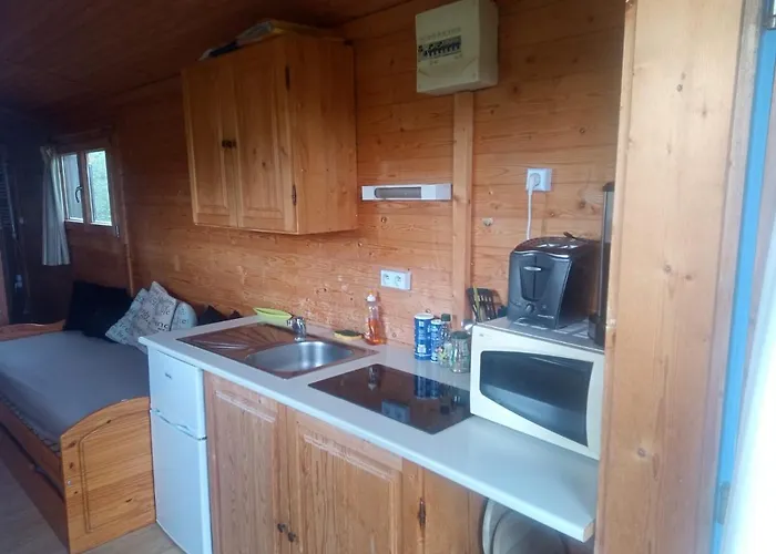 Roulotte אכסניה