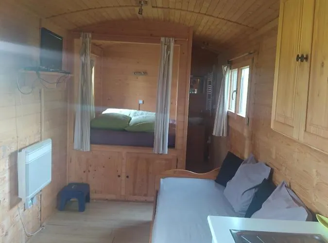 Roulotte אכסניה *